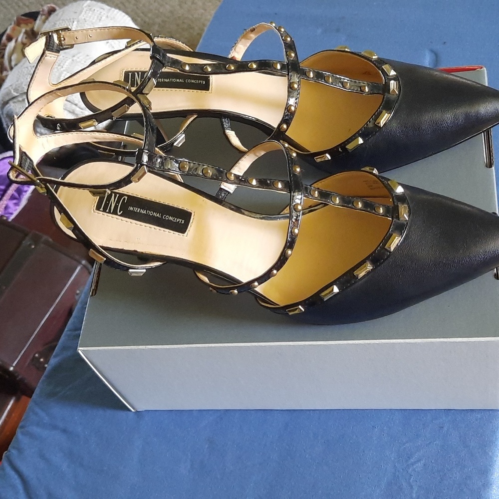 Women's black & gold heels